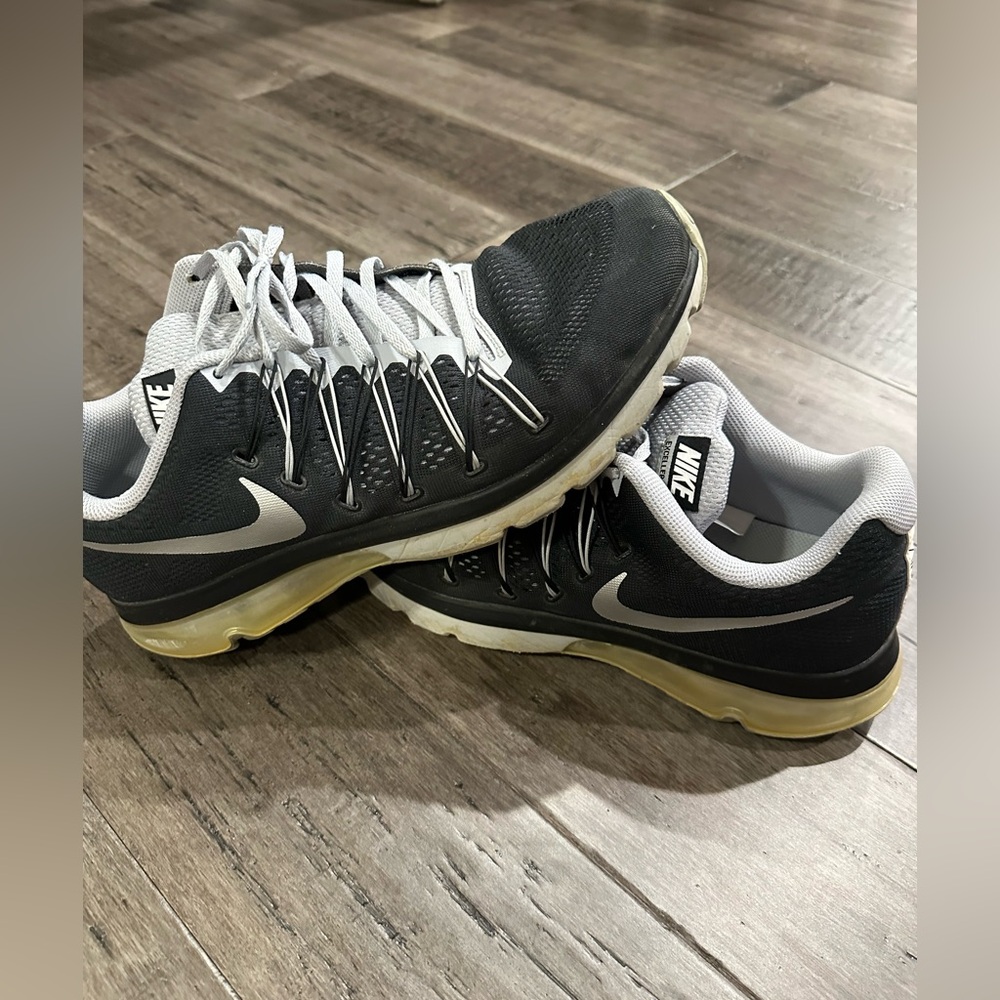 Men’s Nike Black tennis shoes